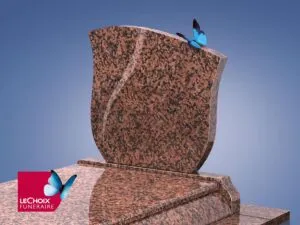 Stèle funéraire personnalisée en granit rose pour travaux de marbrerie